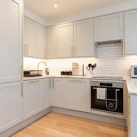 Stylish 1 Bed Flats In Soho, Next To Piccadilly Circus And Trafalgar Square Apartment