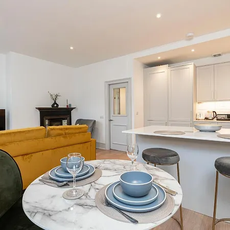 Stylish 1 Bed Flats In Soho, Next To Piccadilly Circus And Trafalgar Square Apartment London