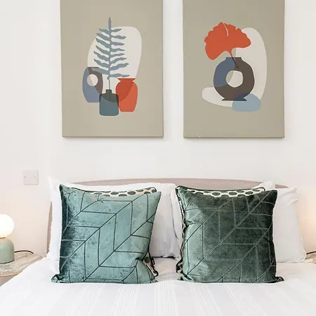 Stylish 1 Bed Flats In Soho, Next To Piccadilly Circus And Trafalgar Square Apartment