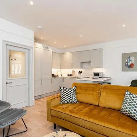 Stylish 1 Bed Flats In Soho, Next To Piccadilly Circus And Trafalgar Square *