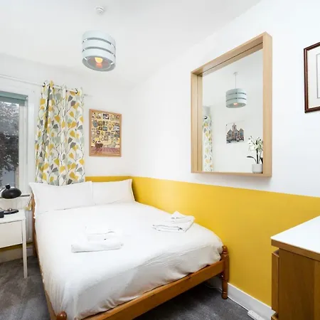 3br House A Perfect Group Getaway London