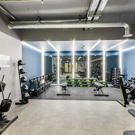 E1 Luxury * London