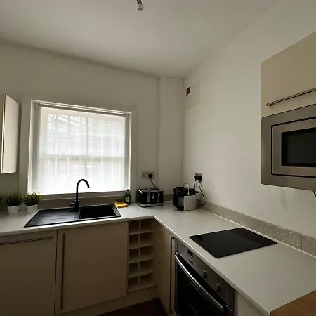 Spacious For 4 Flat Near Regents Park N2