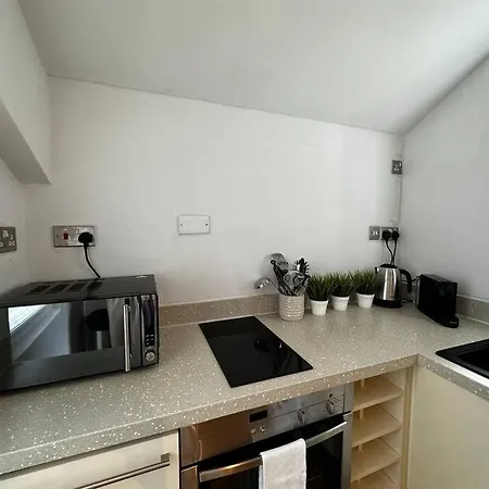 Spacious For 4 Near Regents Park N1 *