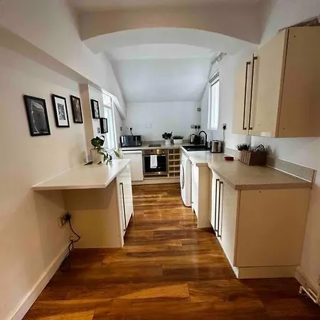 Spacious For 4 Near Regents Park N1 London