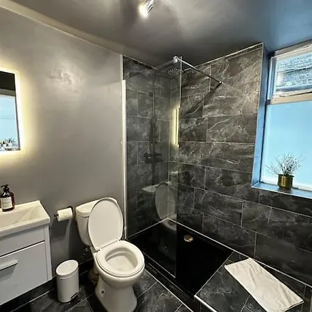 Spacious For 4 Near Regents Park N1 *