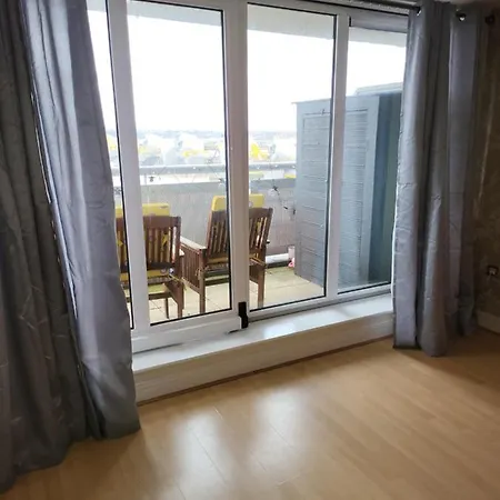 3 Bedrooms 2 Baths, Overlooking The River Near Excel, O2, Airport - Sleeps Up To 6 London