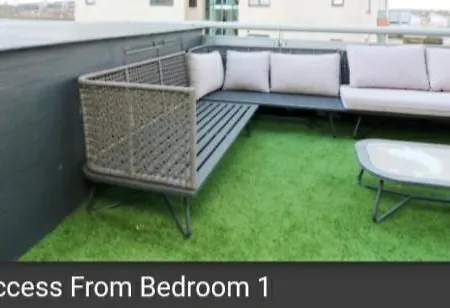 3 Bedrooms 2 Baths, Overlooking The River Near Excel, O2, Airport - Sleeps Up To 6 Apartment *