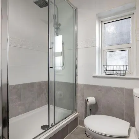 2a - Bright & Airy 2 Bed Flat - 20 Mins To * Londres