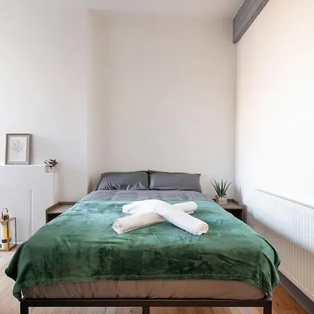 2a - Bright & Airy 2 Bed Flat - 20 Mins To Apartment *