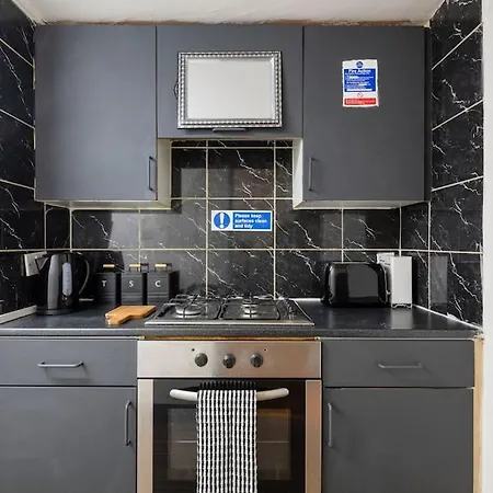 2a - Bright & Airy 2 Bed Flat - 20 Mins To Apartment *