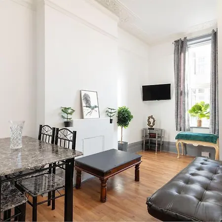 2a - Bright & Airy 2 Bed Flat - 20 Mins To * London