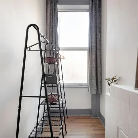 2a - Bright & Airy 2 Bed Flat - 20 Mins To London
