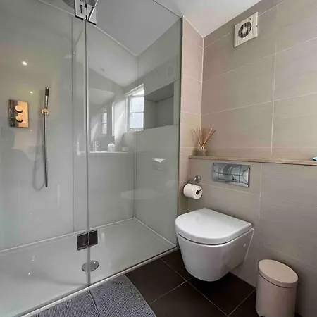 La Belle Etage By Harrods Airconditioning Apartment