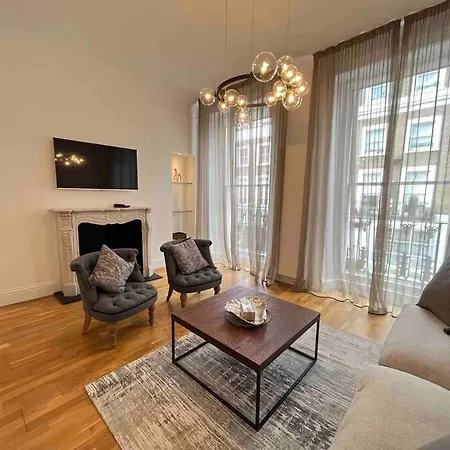 La Belle Etage By Harrods Airconditioning Apartment *
