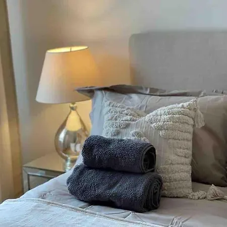 My One & Only By Sloane Square Airconditioning Apartment *