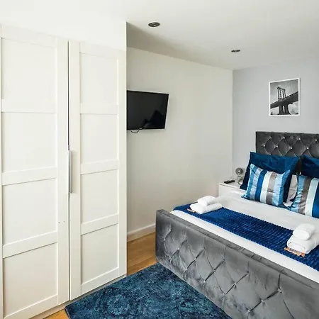 Renovated 2br, 2ba Near Hyde Park 1 Min From Tube London
