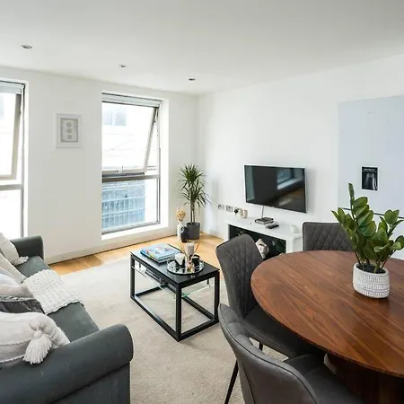 Renovated 2br, 2ba Near Hyde Park 1 Min From Tube * London