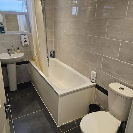 Double Bedrooms In Spacious And Modern