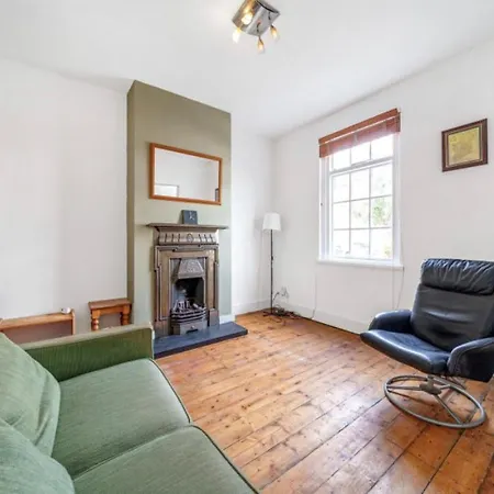 Holiday home Superb Two Bedroom House Ealing *