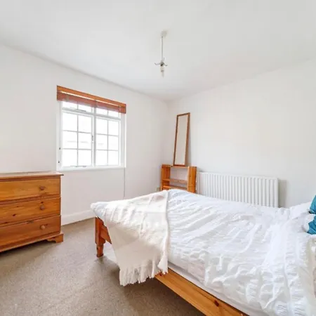 Superb Two Bedroom House Ealing Holiday home Hanwell