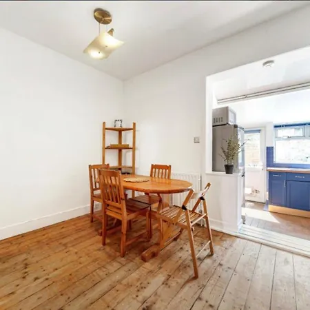Superb Two Bedroom House Ealing Holiday home