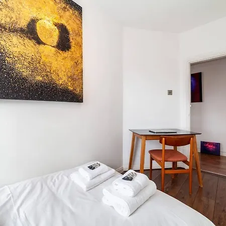 Amazing 2br Flat With View, Bethnal London