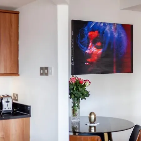 Amazing 2br Flat With View, Bethnal London