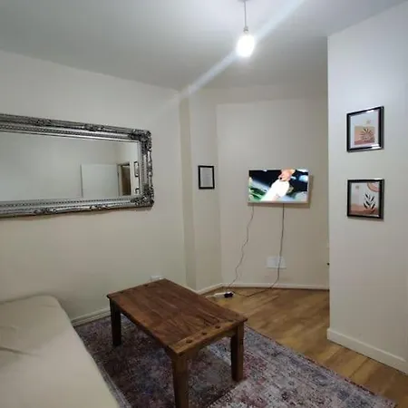 Simply Shoreditch 1 Bed Space *