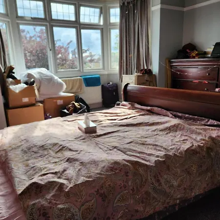 Homestay Spacious With Garden In Croydon London South Norwood