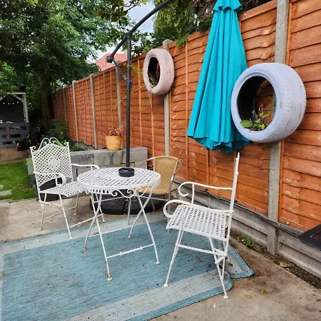 Spacious With Garden In Croydon London South Norwood