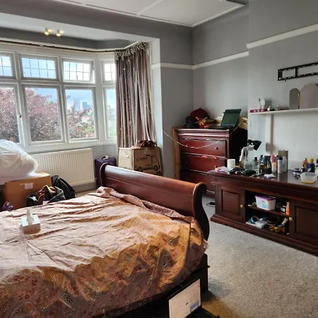 Spacious With Garden In Croydon London * South Norwood