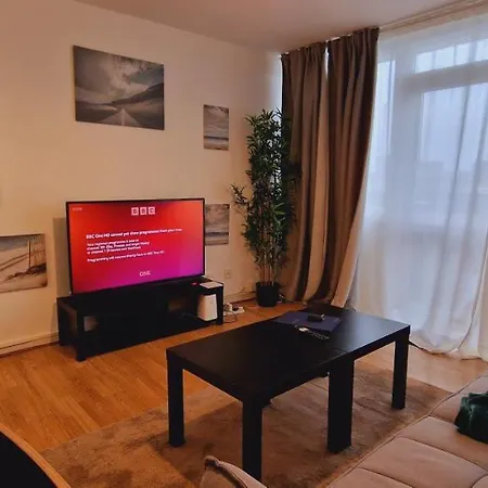 Airport Apartment *