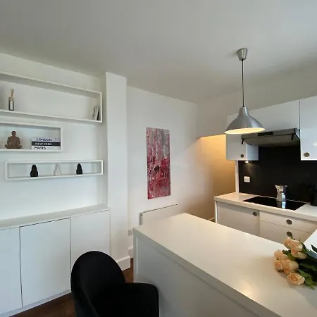 Paddington Garden Retreat: Business-friendly Flat