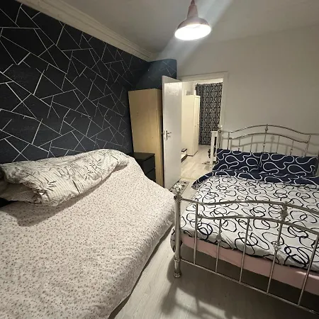 Apartment 4 Double Bed Family 15 Mins From Central Ldn London
