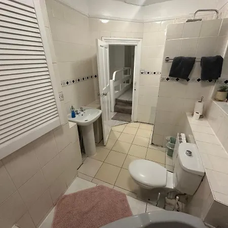 4 Double Bed Family 15 Mins From Central Ldn London
