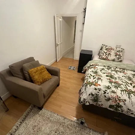4 Double Bed Family 15 Mins From Central Ldn London