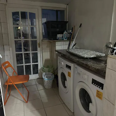 4 Double Bed Family 15 Mins From Central Ldn