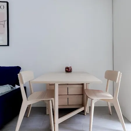 Bright & Charming Hampstead Garden Studio Apartment *