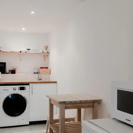 Bright & Charming Hampstead Garden Studio * London