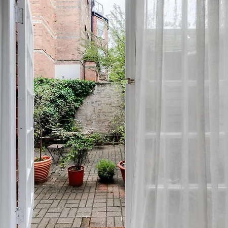 Apartment Bright & Charming Hampstead Garden Studio *