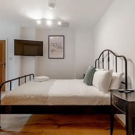 Large Studio In Hampstead With Character *