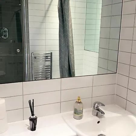 Cozycomfy Luxury Apartment