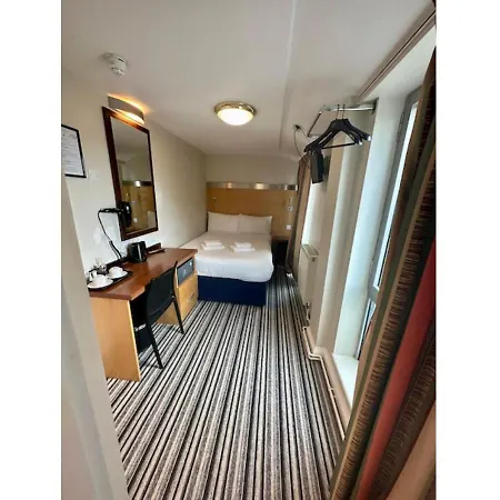 Hotel Maiden Oval