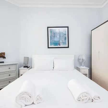Charing Cross Road One Bedroom Apartment *