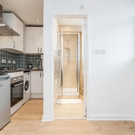 Cosy And Comfortable Bridge Apartment London