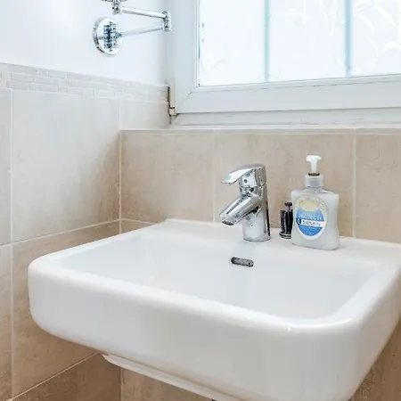 Cosy And Comfortable Bridge Apartment London