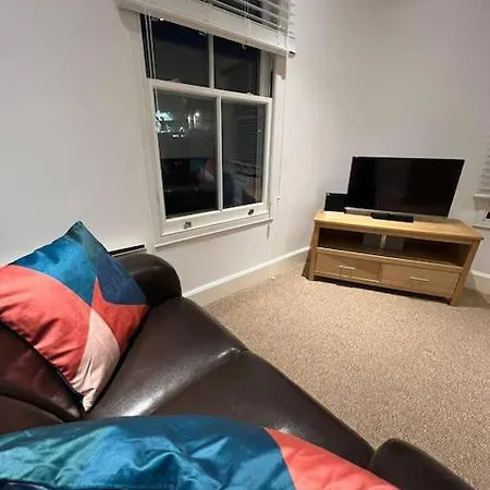 Apartment Spacious 2bed/2bath Flat Next To Eye London