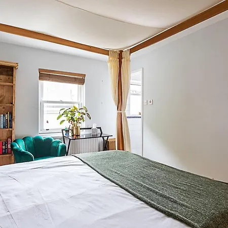 Quirky Spacious House In The Heart Of Hackney London