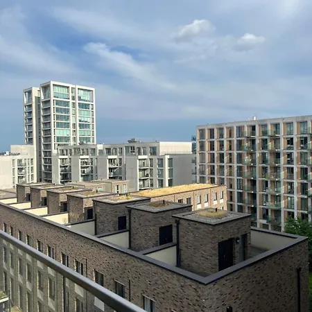 Apartment Dockside With Scenic Views London